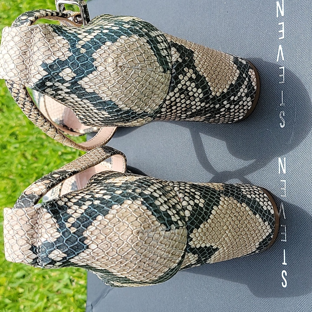 Heels - Picture 3 of 5